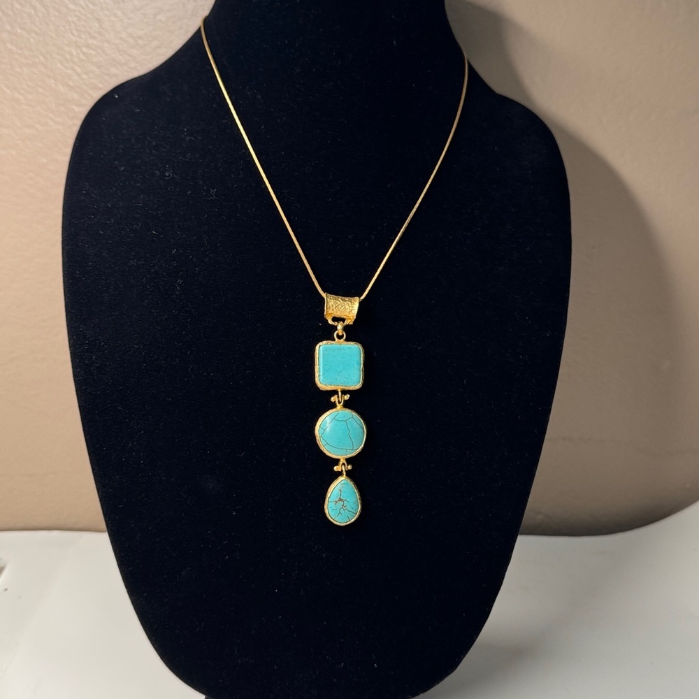 Turquoise gold tone necklace